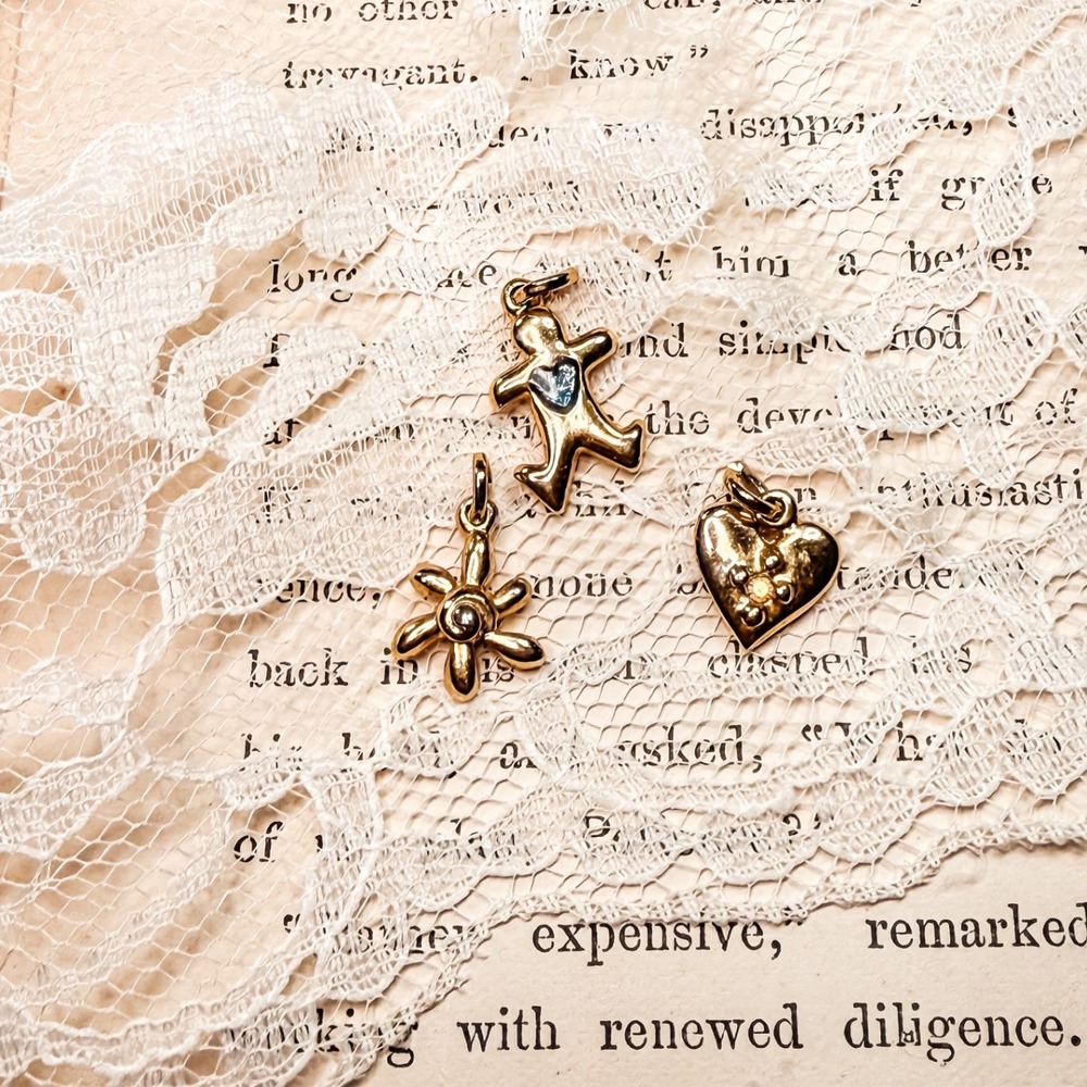 Gold Charm‎ Lot
